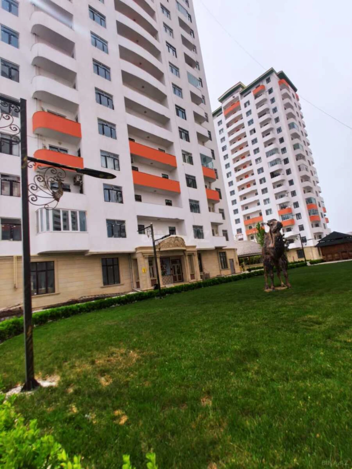 Satılır 3 otaqlı mənzil 141 m²