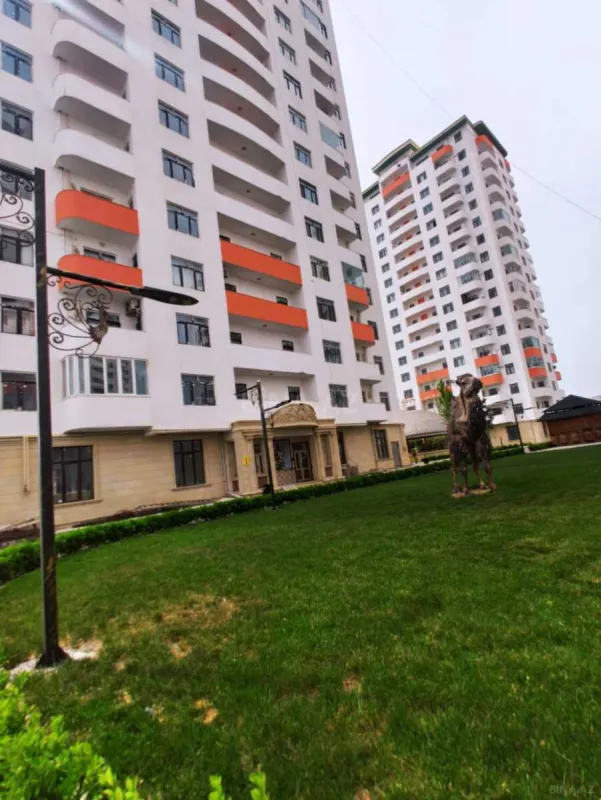 Satılır 3 otaqlı mənzil 141 m²