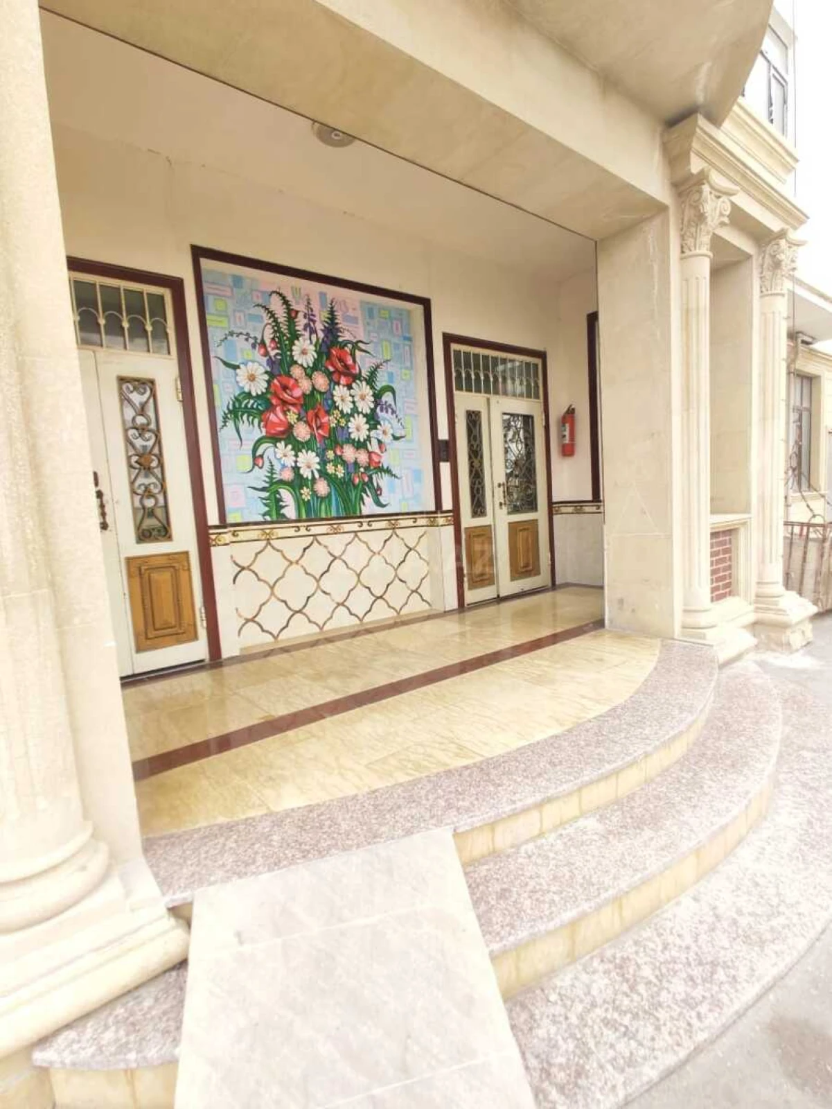 Satılır 3 otaqlı mənzil 141 m²