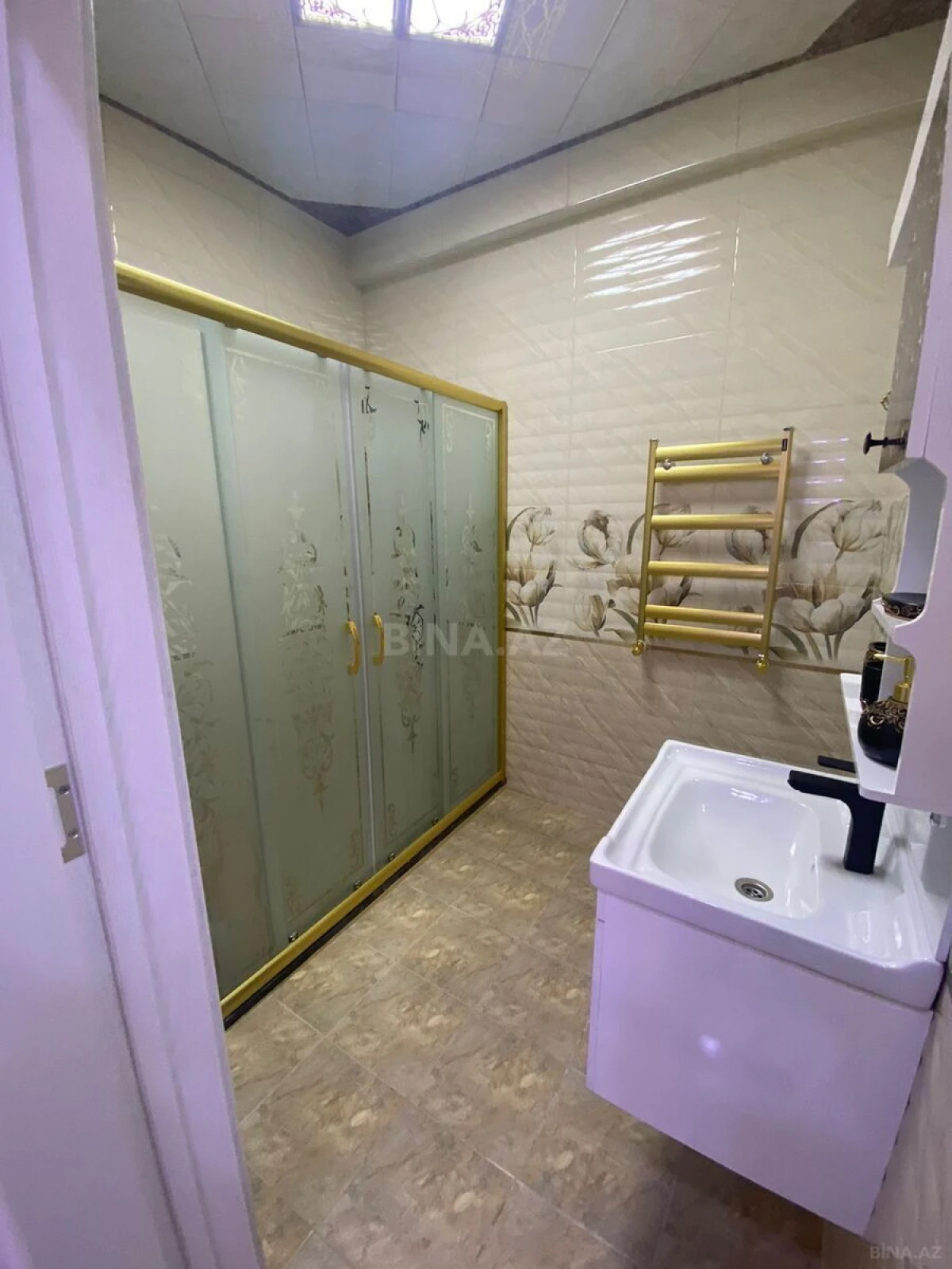 Satılır 3 otaqlı mənzil 141 m²