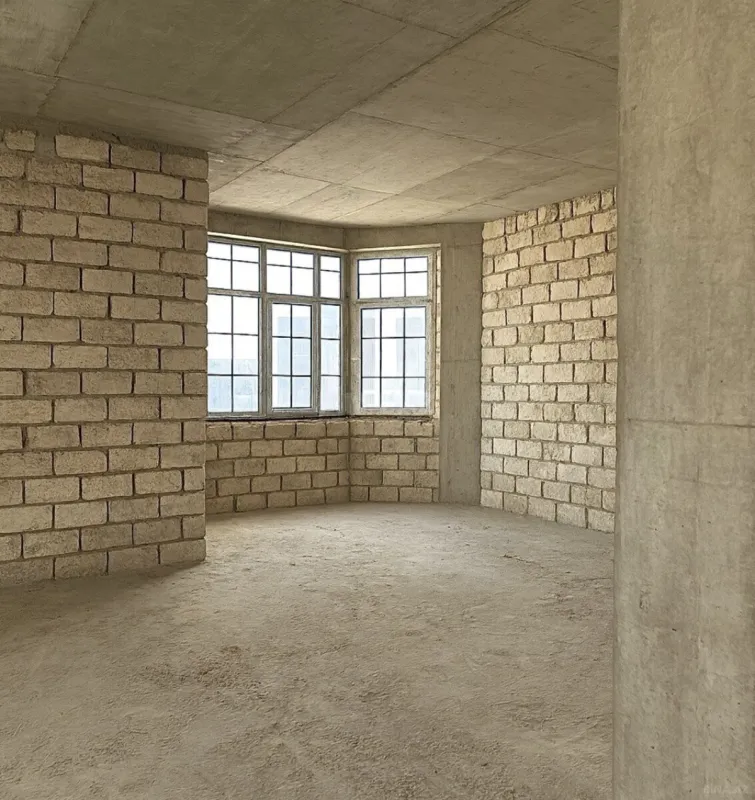 Satılır 8 otaqlı həyət evi 390 m²