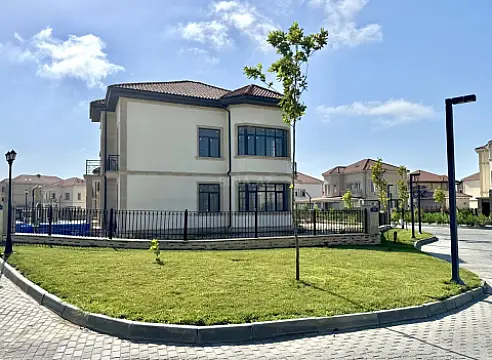 Satılır 8 otaqlı həyət evi 390 m²