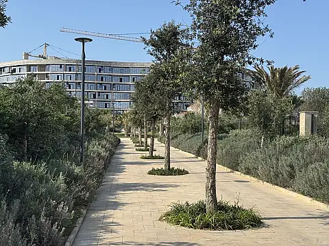 Satılır 8 otaqlı həyət evi 390 m²