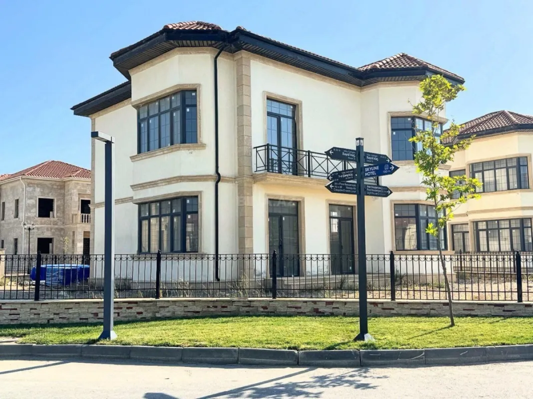 Satılır 8 otaqlı həyət evi 390 m²