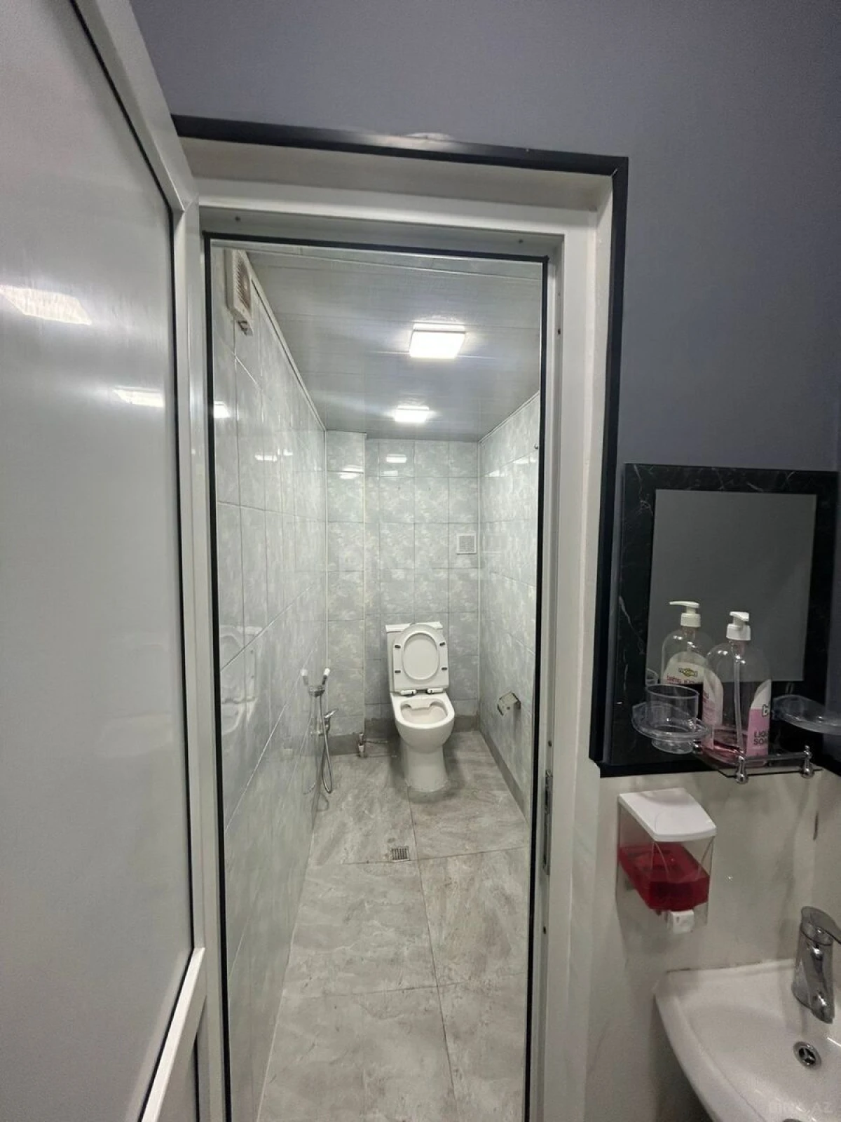 Kirayə verilir obyekt 105 m²