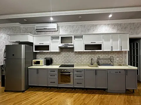 Kirayə verilir 3 otaqlı mənzil 125 m²