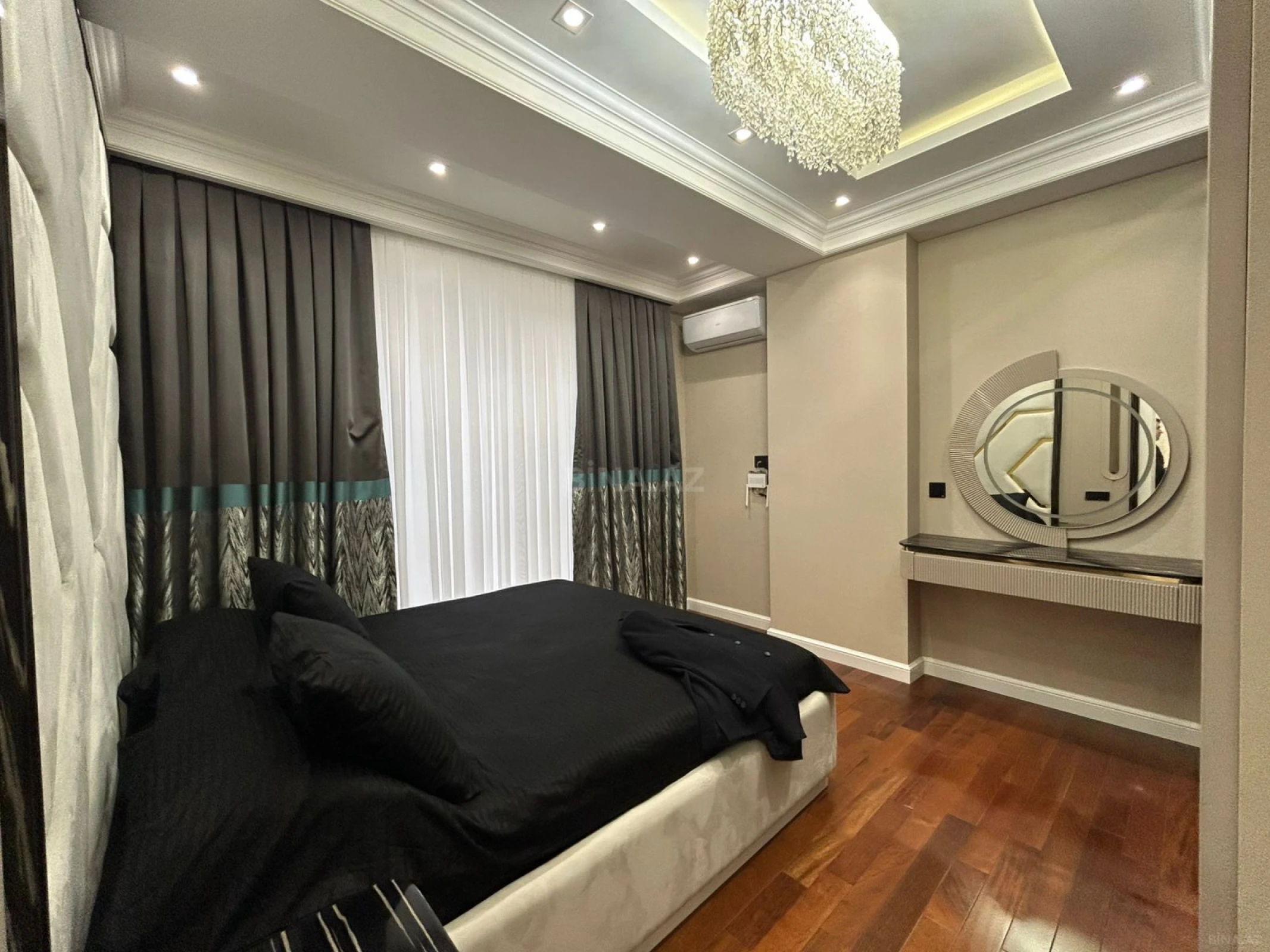 Satılır 3 otaqlı mənzil 105 m²