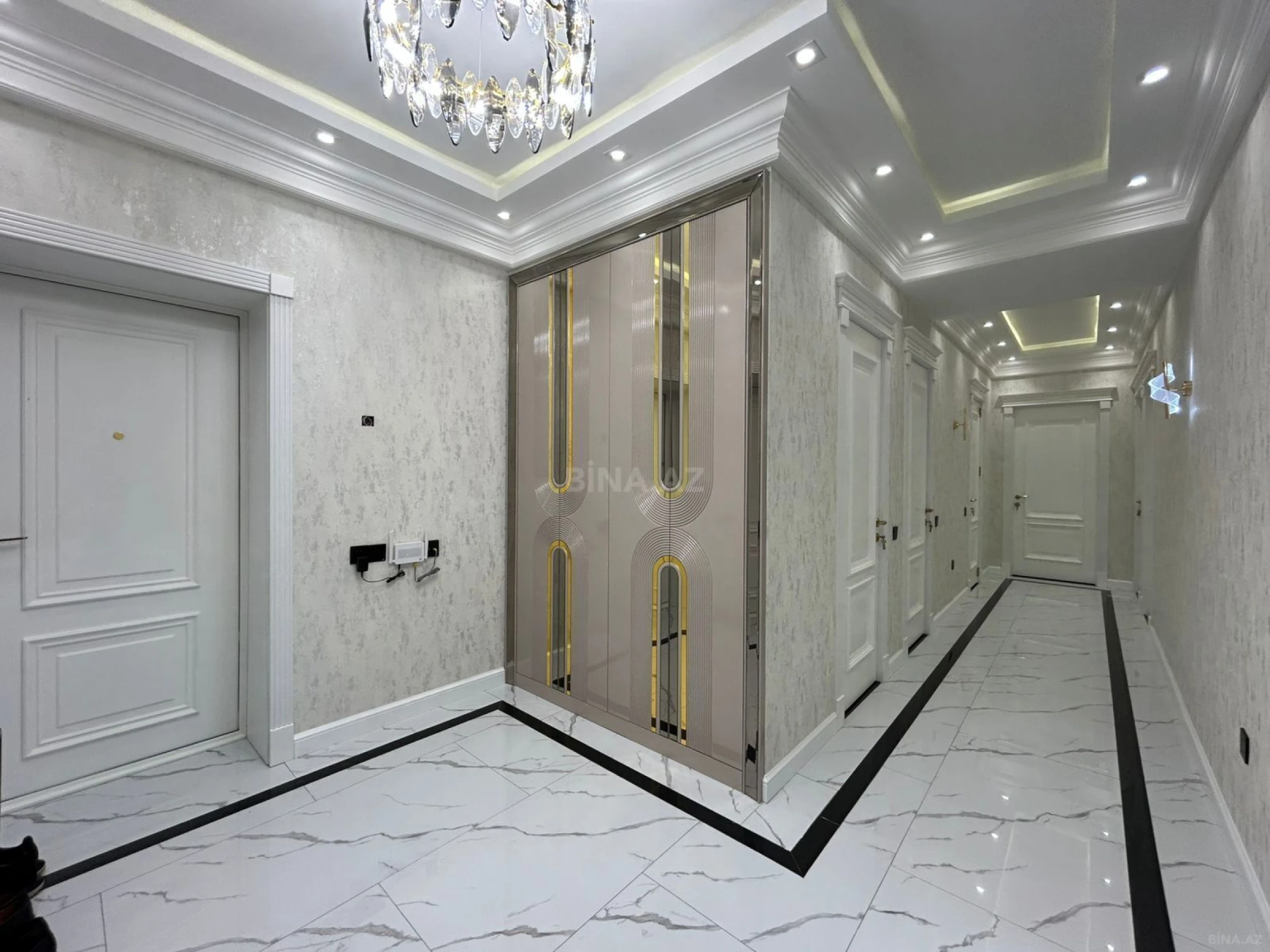 Satılır 3 otaqlı mənzil 105 m²