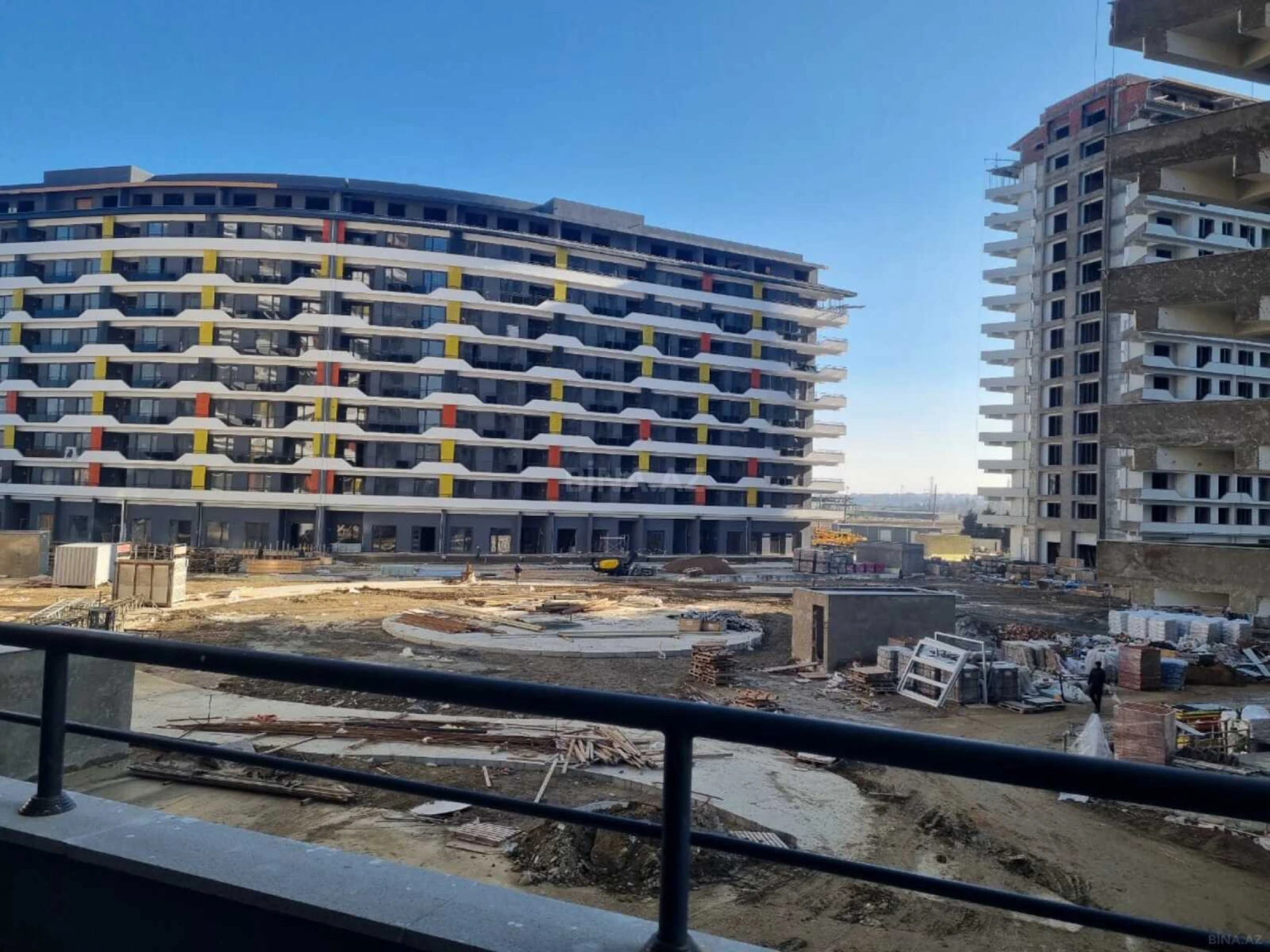 Satılır 3 otaqlı mənzil 147 m²