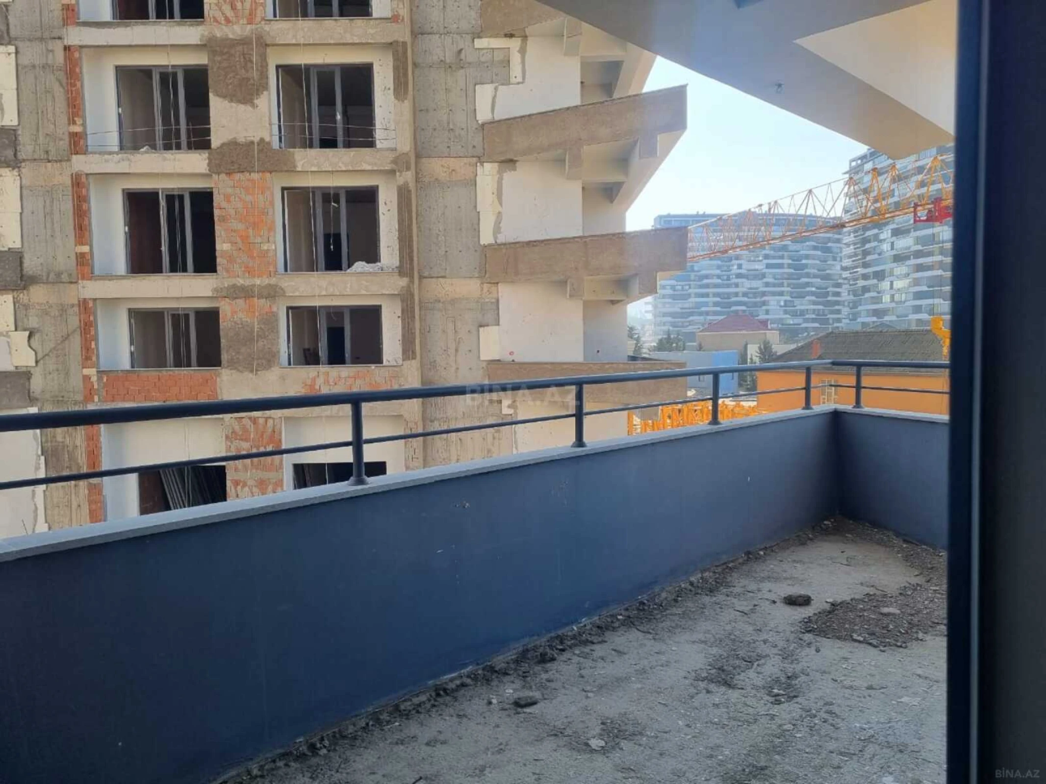Satılır 3 otaqlı mənzil 147 m²