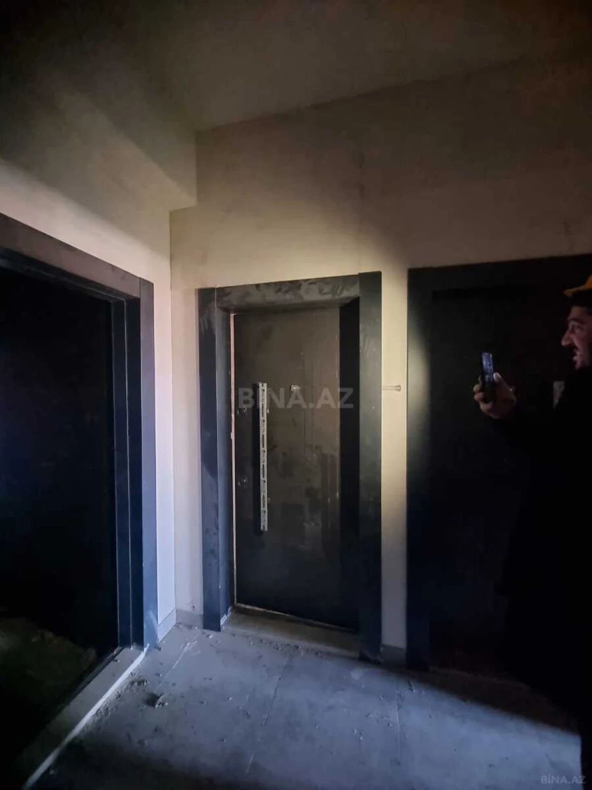 Satılır 3 otaqlı mənzil 147 m²