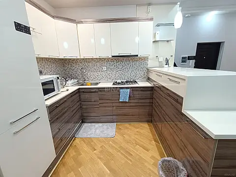 Kirayə verilir 3 otaqlı mənzil 105 m²