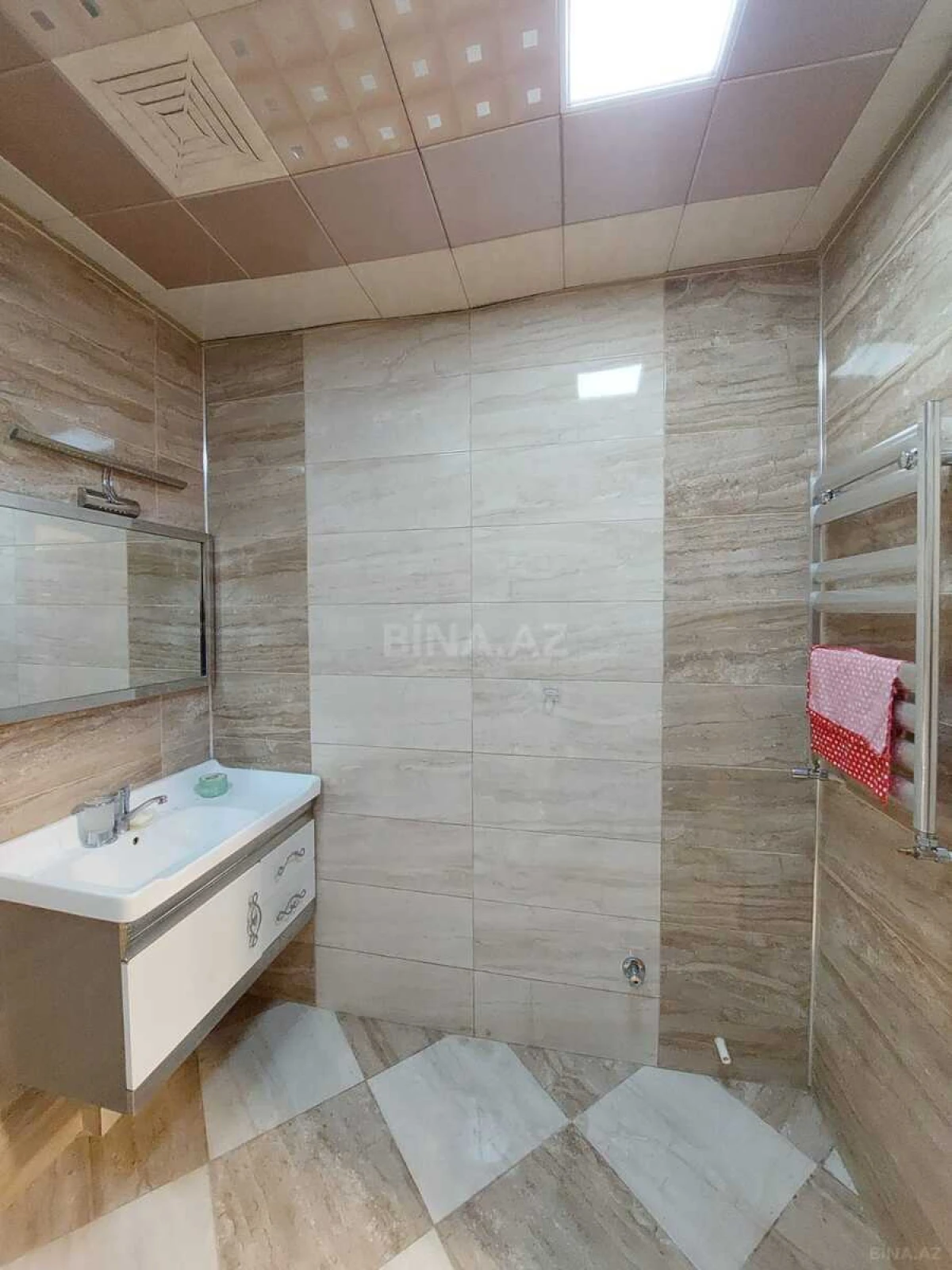 Satılır 2 otaqlı mənzil 85 m²