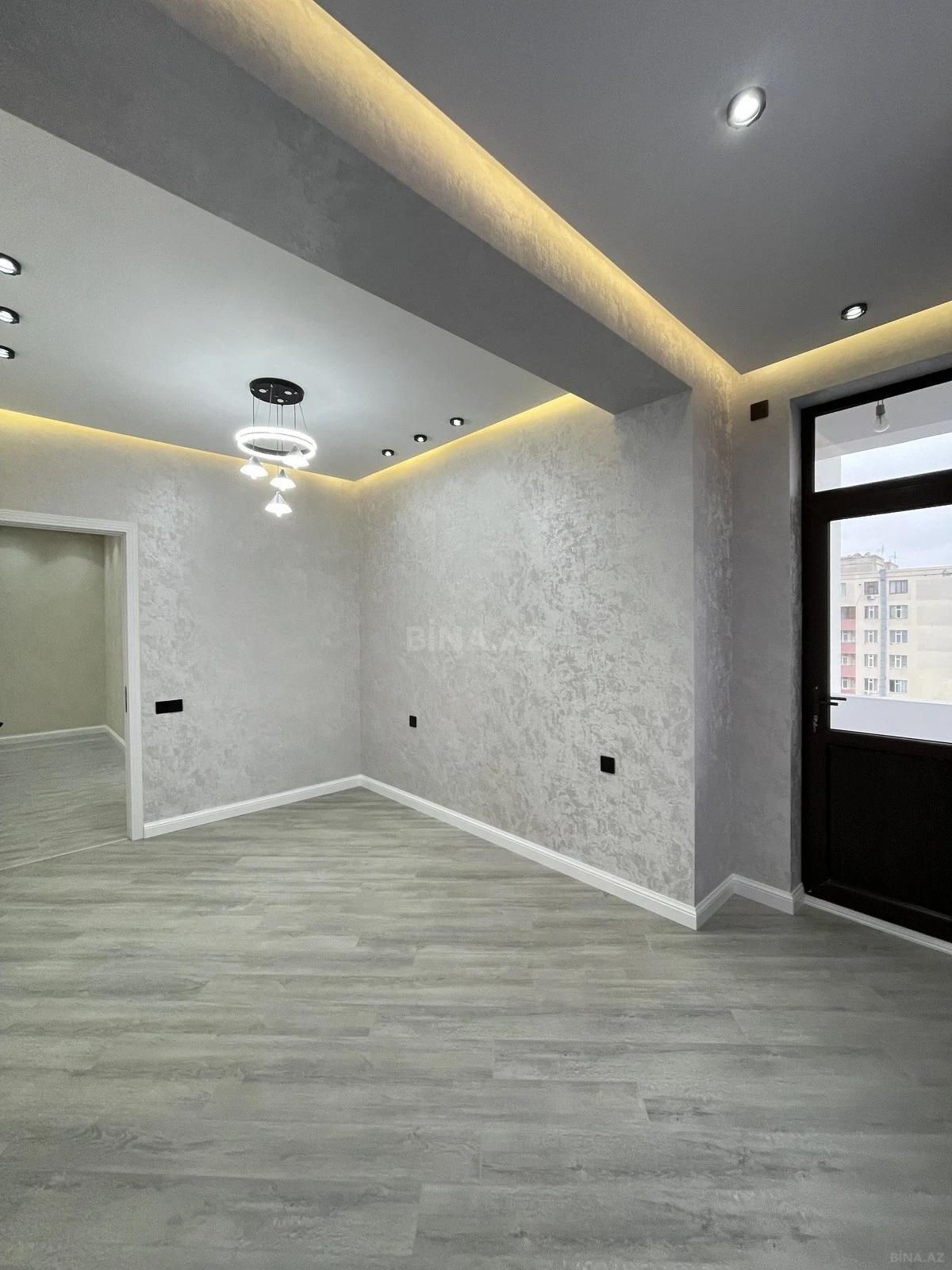 Satılır 3 otaqlı mənzil 97 m²