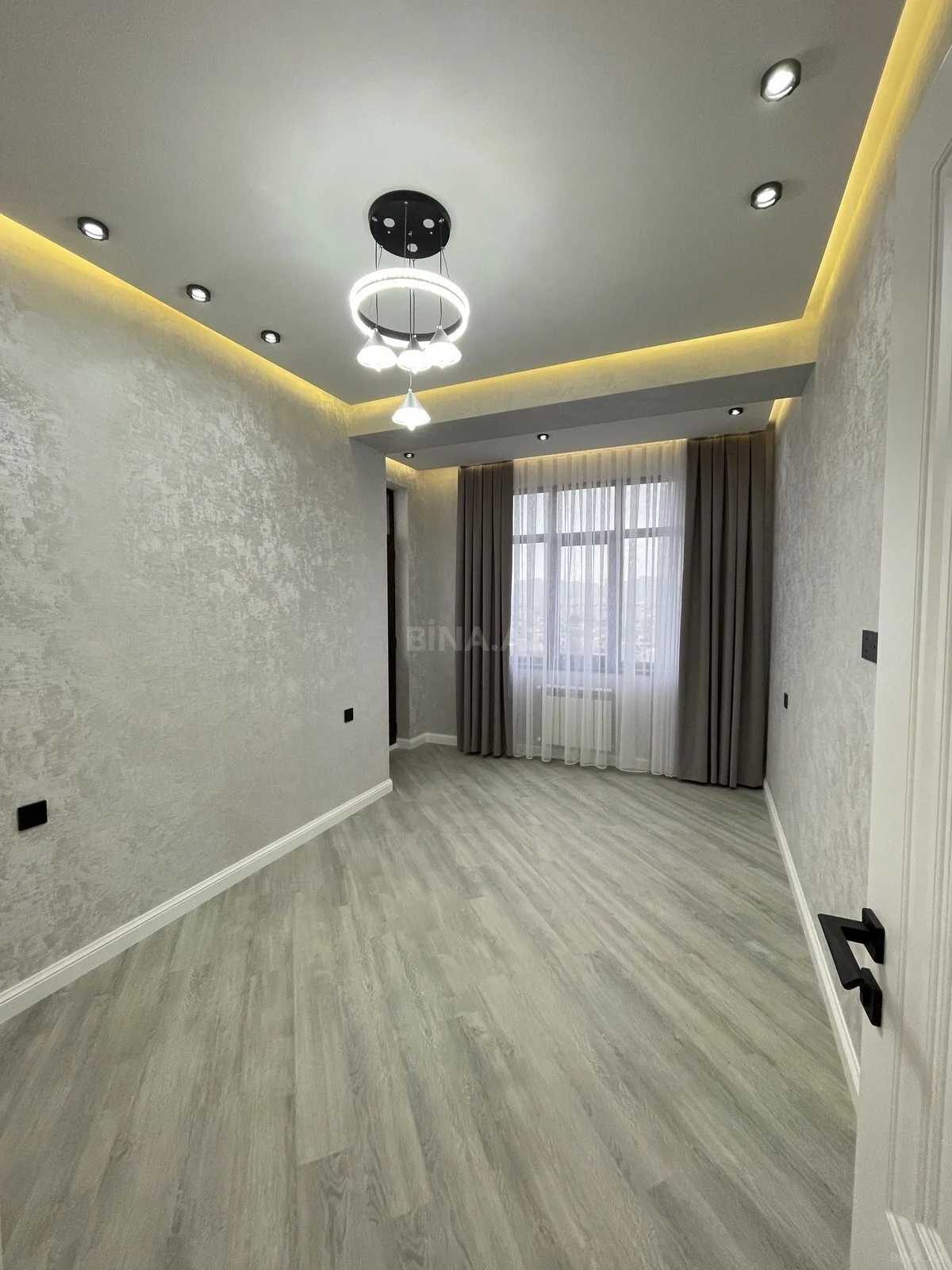 Satılır 3 otaqlı mənzil 97 m²