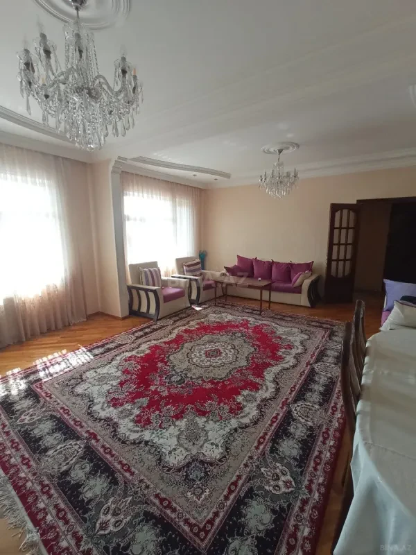 Satılır 4 otaqlı mənzil 130 m²