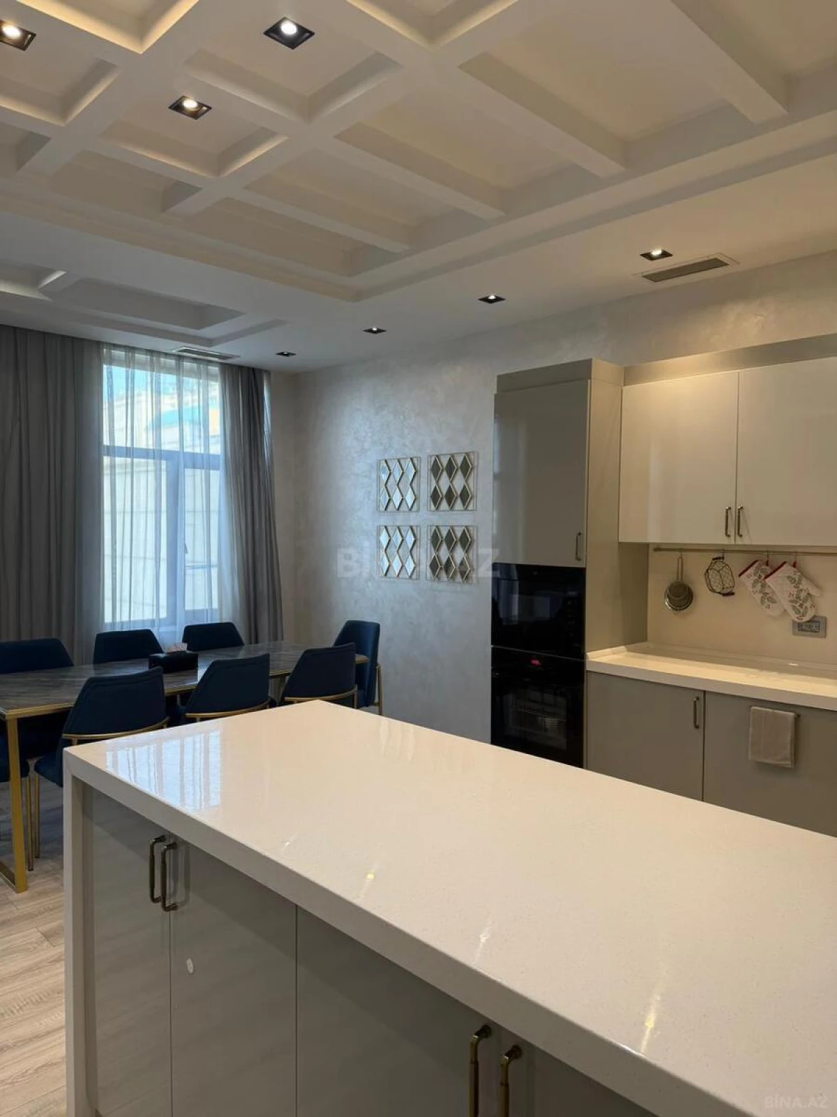 Kirayə verilir 2 otaqlı mənzil 110 m²