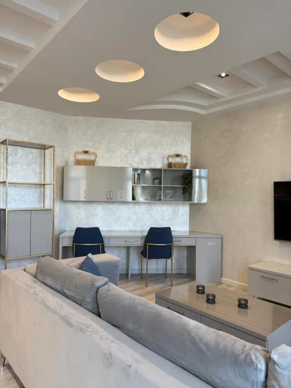 Kirayə verilir 2 otaqlı mənzil 110 m²