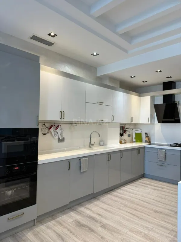 Kirayə verilir 2 otaqlı mənzil 110 m²