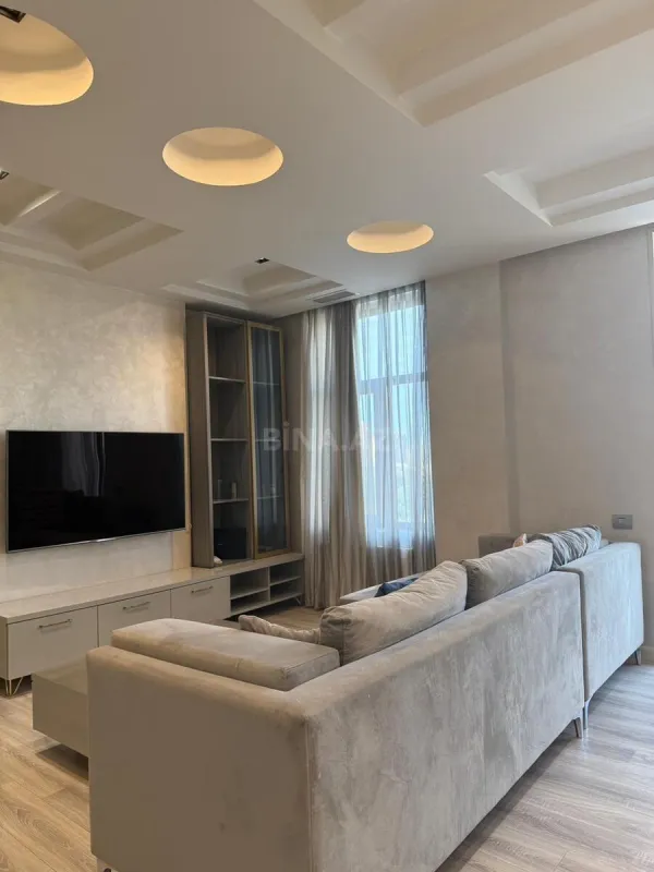 Kirayə verilir 2 otaqlı mənzil 110 m²