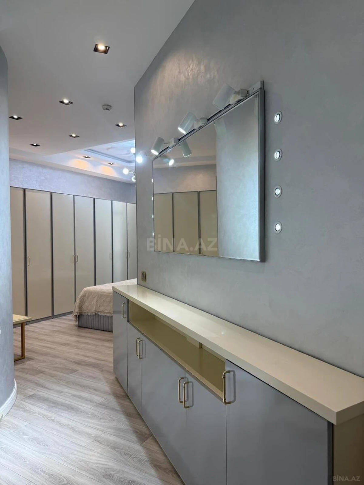 Kirayə verilir 2 otaqlı mənzil 110 m²