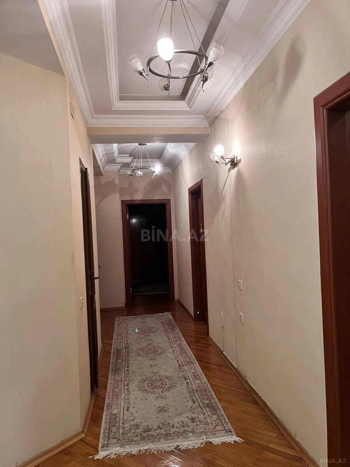 Satılır 4 otaqlı mənzil 195 m²