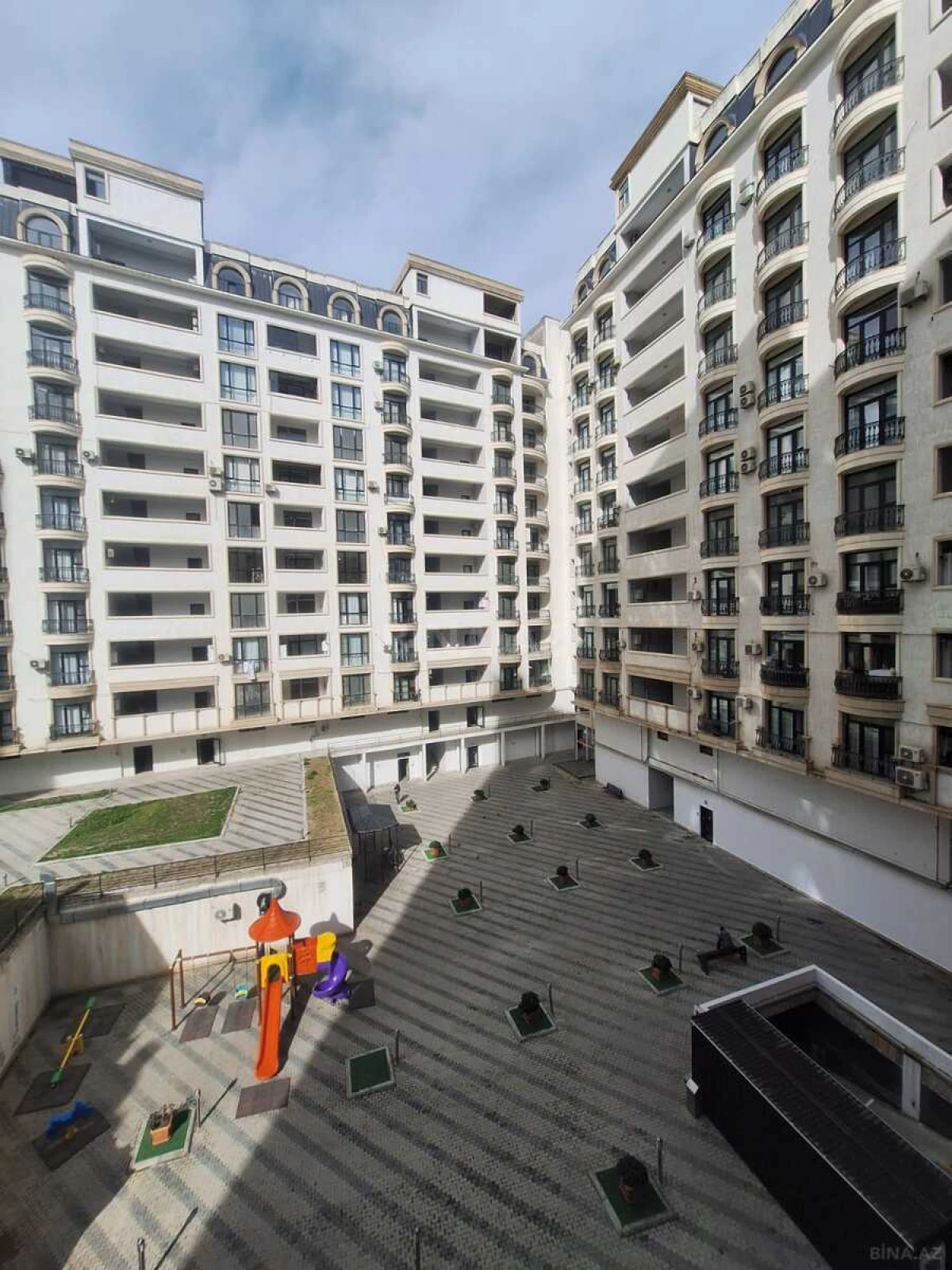 Satılır 2 otaqlı mənzil 40.4 m²