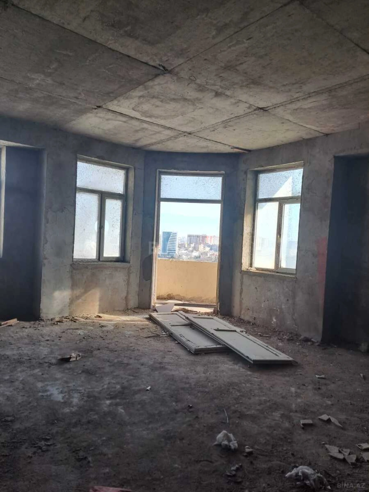Satılır 3 otaqlı mənzil 138 m²