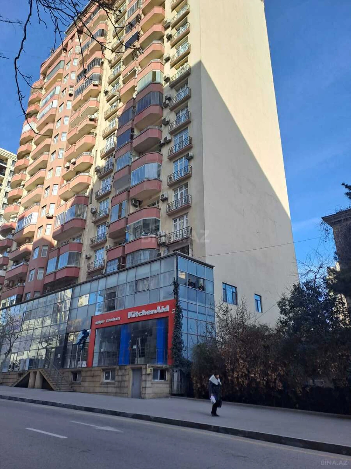 Satılır 3 otaqlı mənzil 138 m²