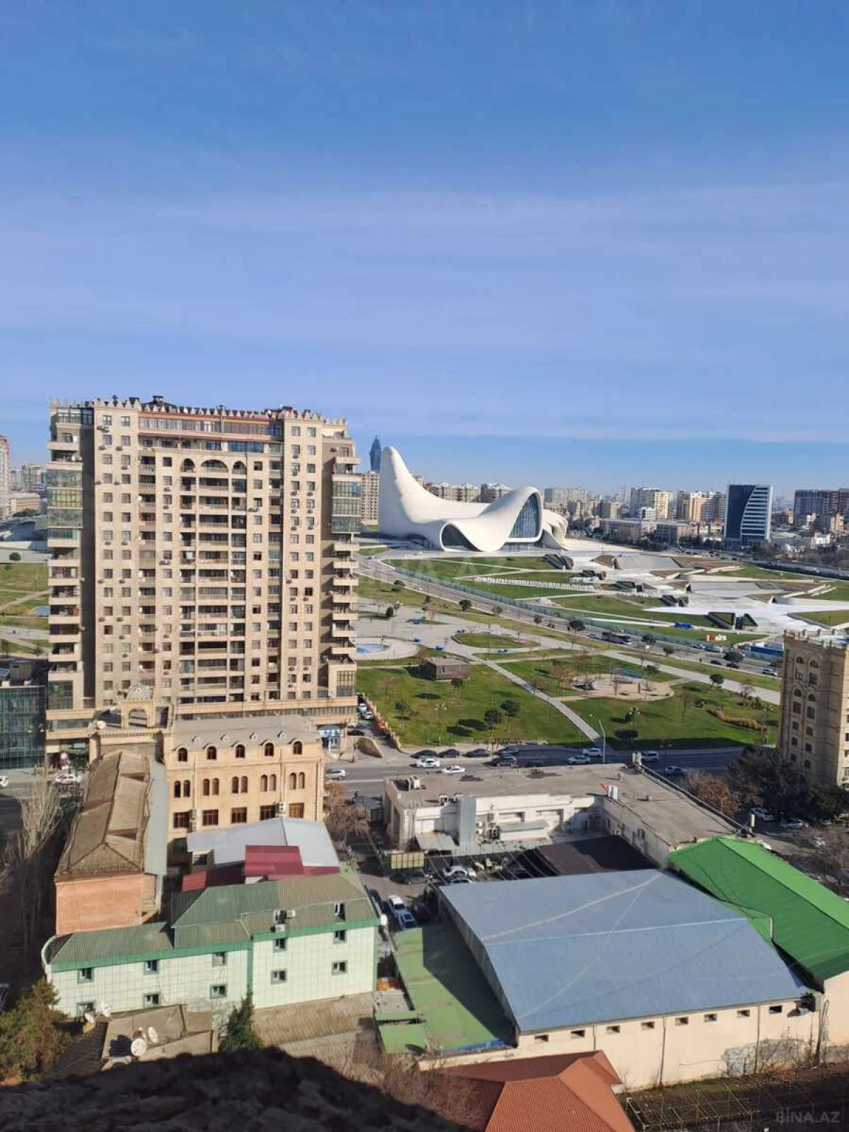 Satılır 3 otaqlı mənzil 138 m²