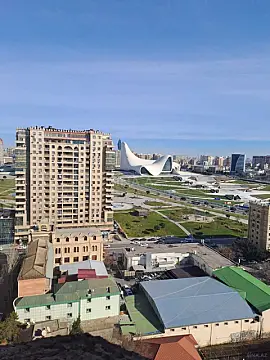 Satılır 3 otaqlı mənzil 138 m²