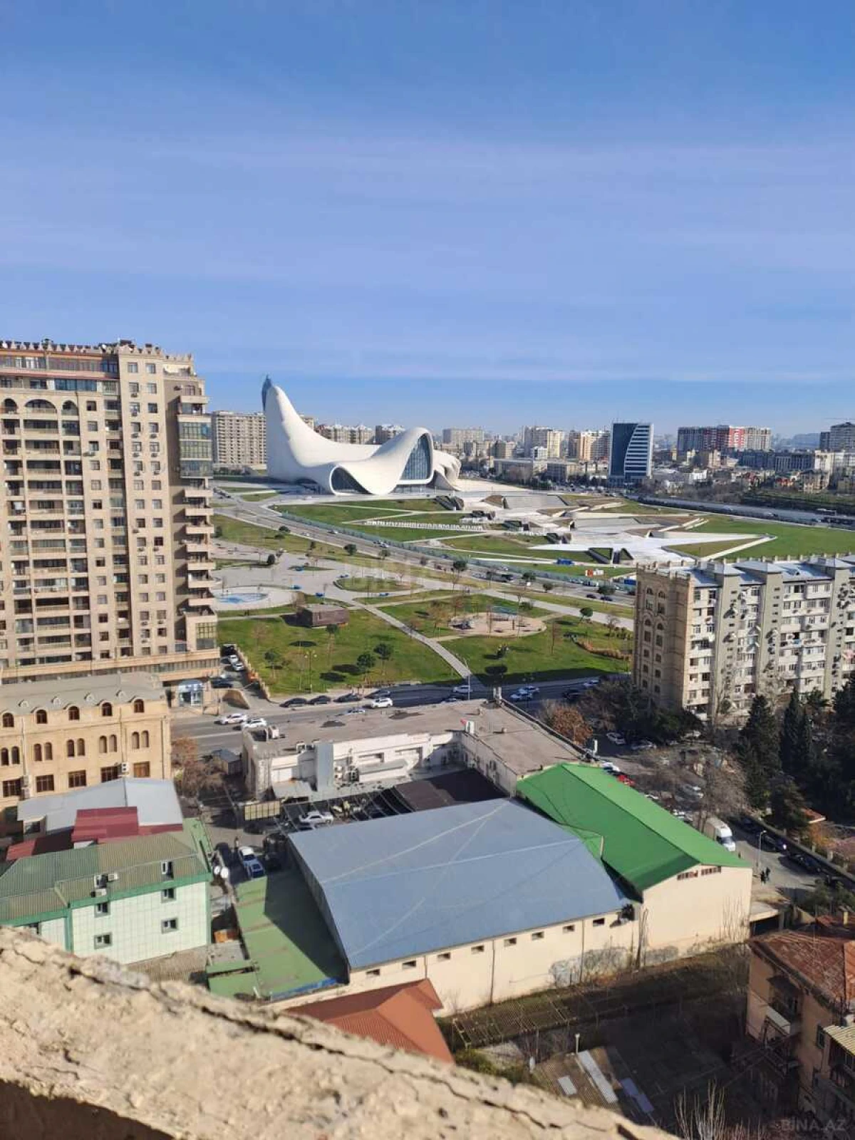 Satılır 3 otaqlı mənzil 138 m²