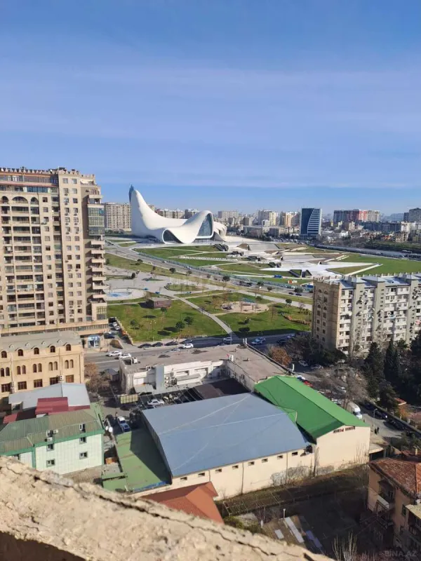 Satılır 3 otaqlı mənzil 138 m²