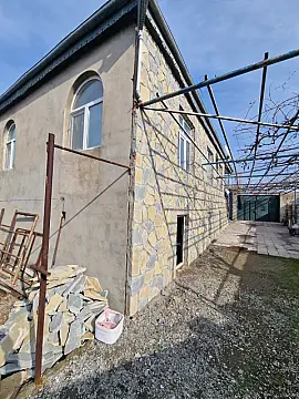 Satılır 4 otaqlı həyət evi 147 m²