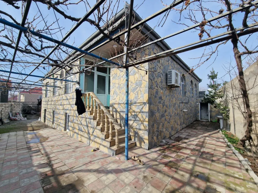 Satılır 4 otaqlı həyət evi 147 m²