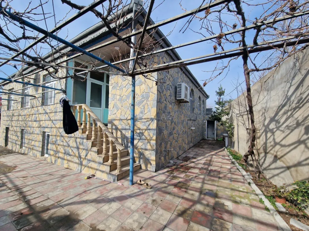 Satılır 4 otaqlı həyət evi 147 m²