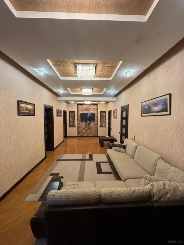 Satılır 4 otaqlı mənzil 210 m²