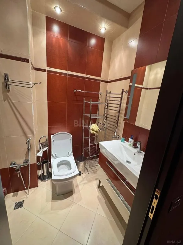 Satılır 4 otaqlı mənzil 210 m²