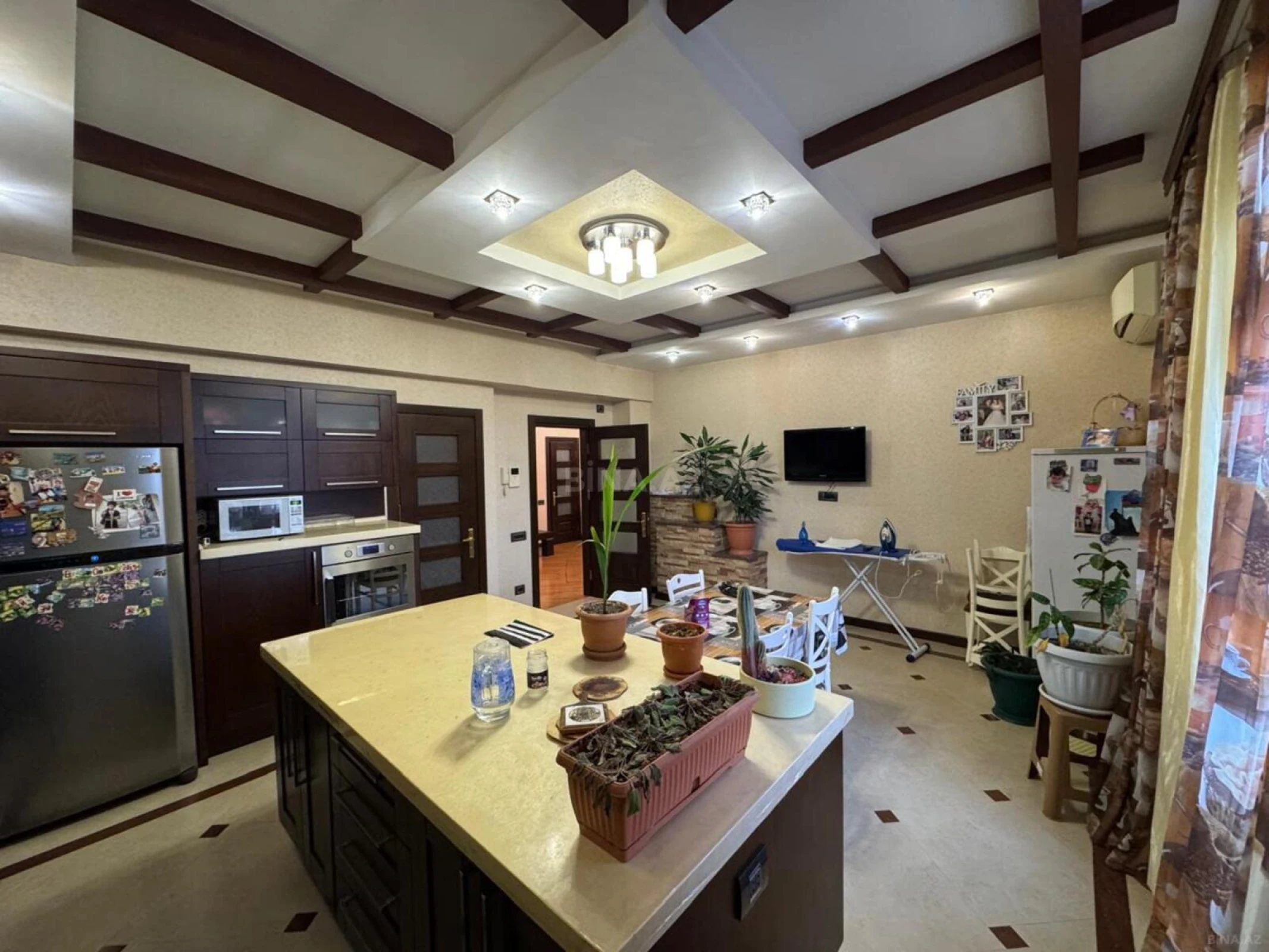 Satılır 4 otaqlı mənzil 210 m²