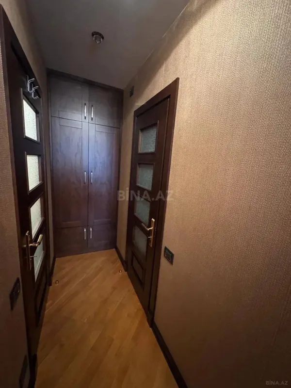 Satılır 4 otaqlı mənzil 210 m²