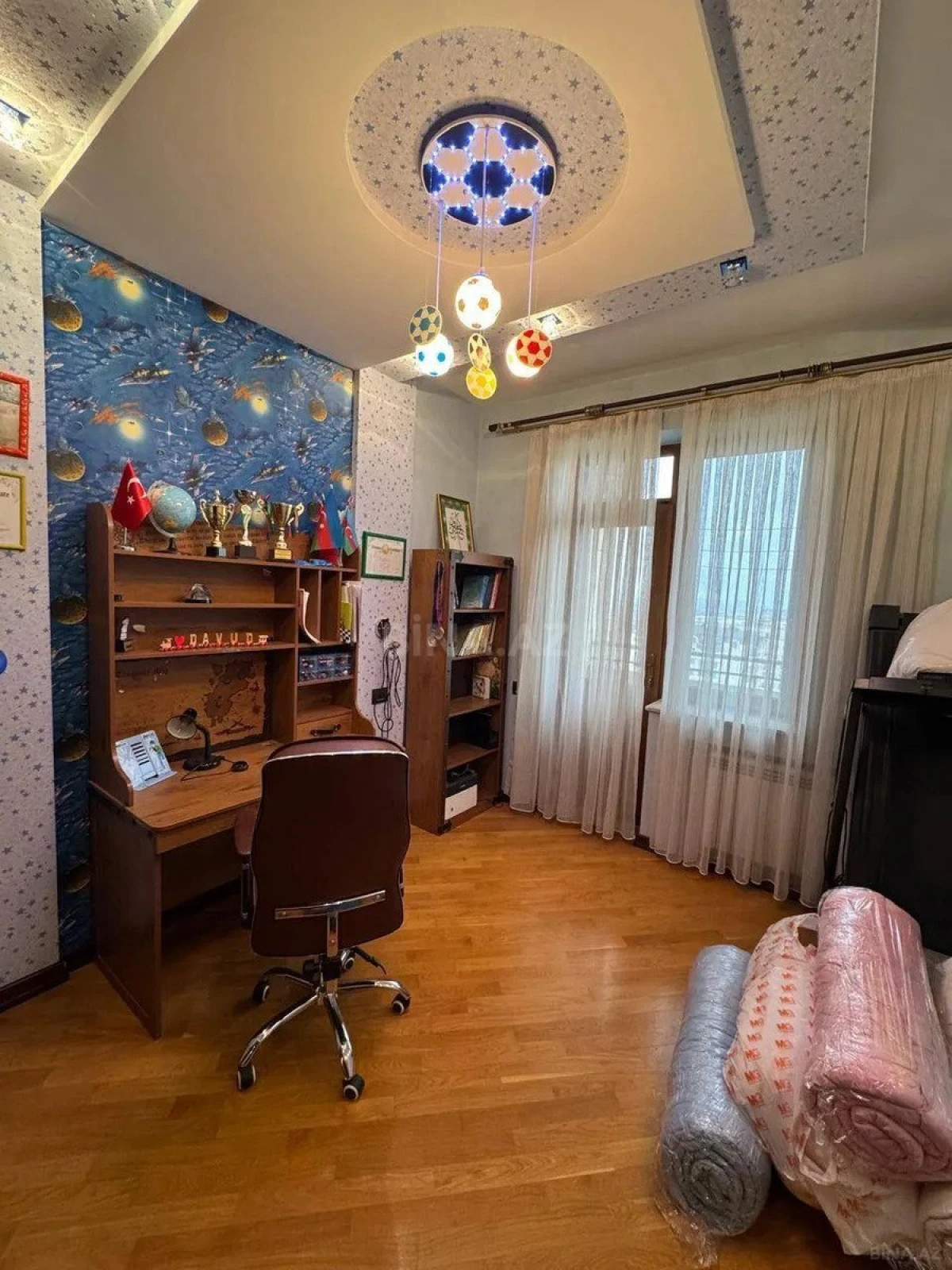 Satılır 4 otaqlı mənzil 210 m²