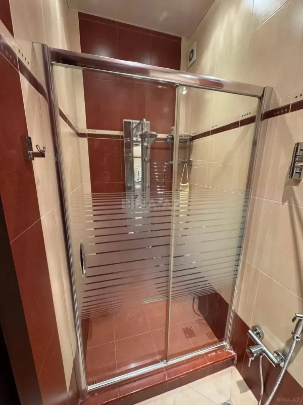 Satılır 4 otaqlı mənzil 210 m²