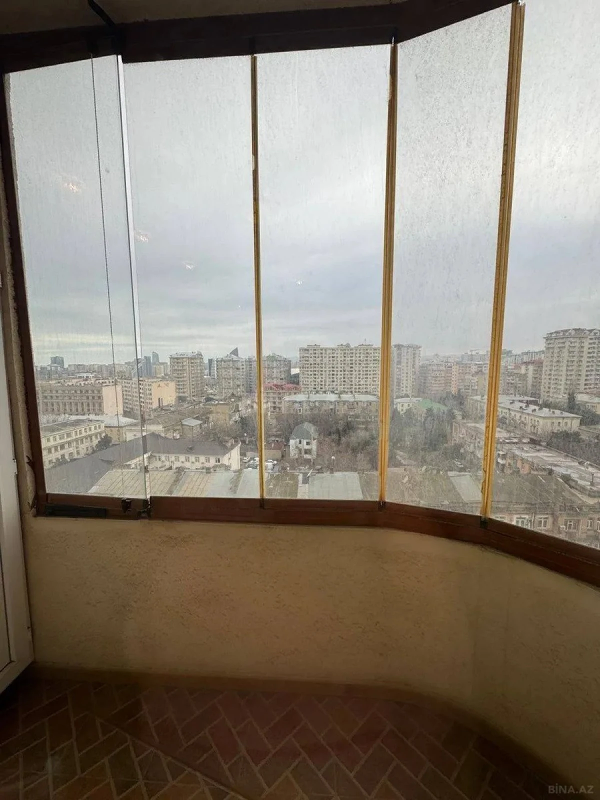 Satılır 4 otaqlı mənzil 210 m²