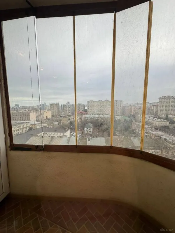 Satılır 4 otaqlı mənzil 210 m²