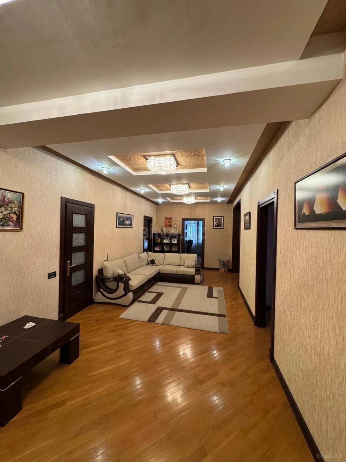 Satılır 4 otaqlı mənzil 210 m²