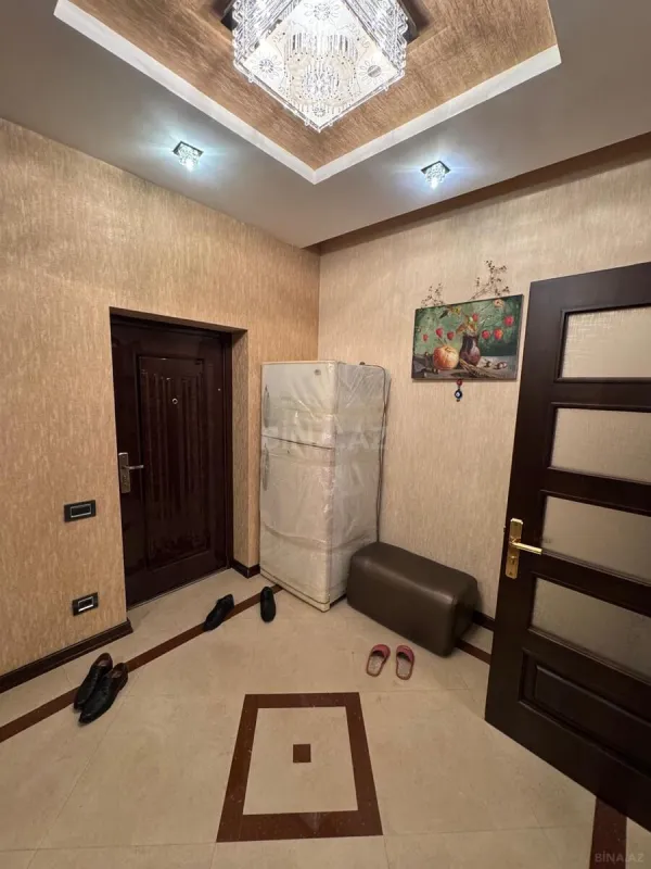 Satılır 4 otaqlı mənzil 210 m²