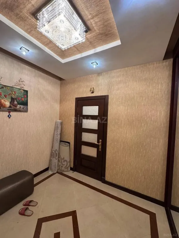 Satılır 4 otaqlı mənzil 210 m²