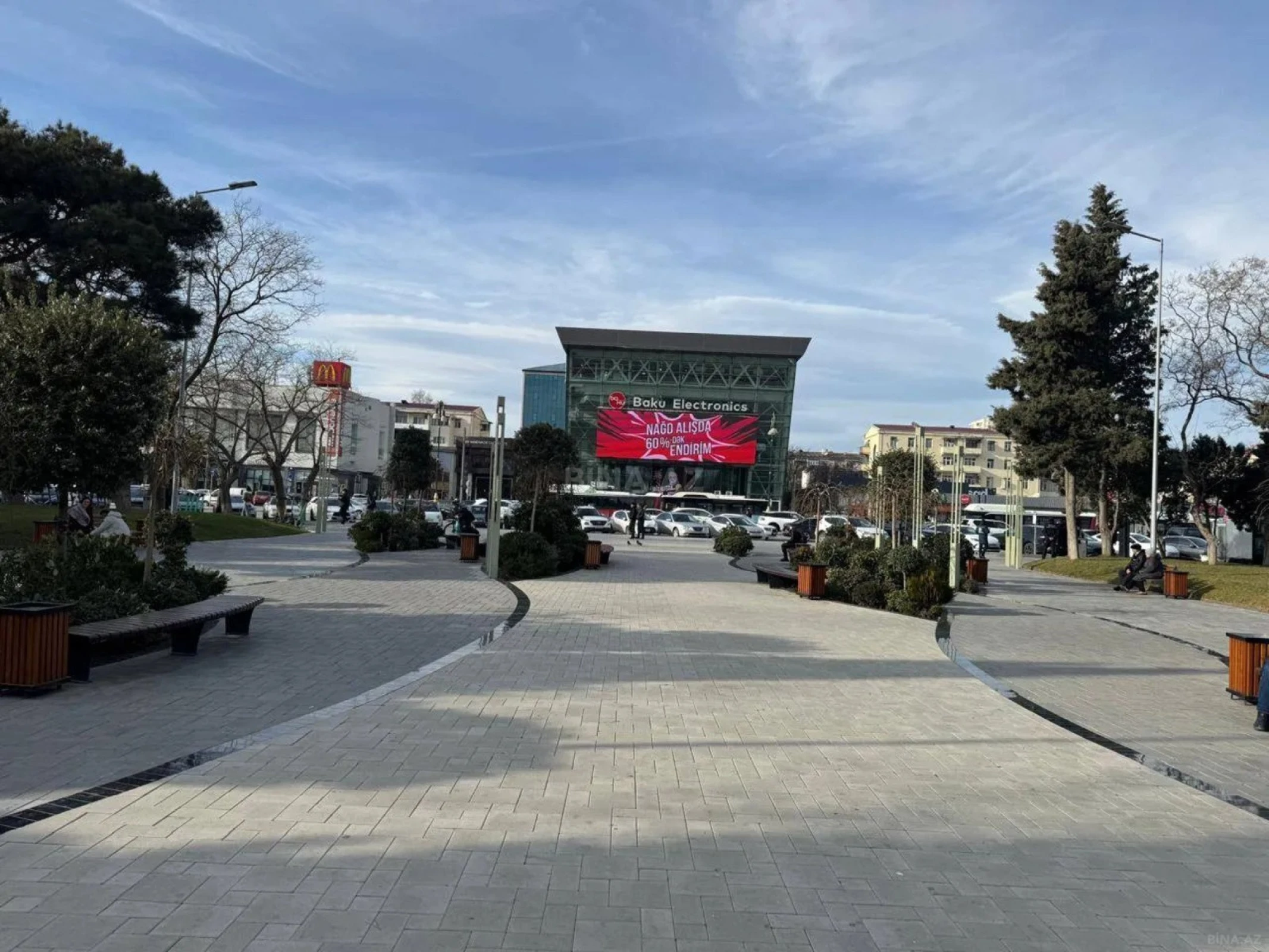 Satılır 4 otaqlı mənzil 210 m²