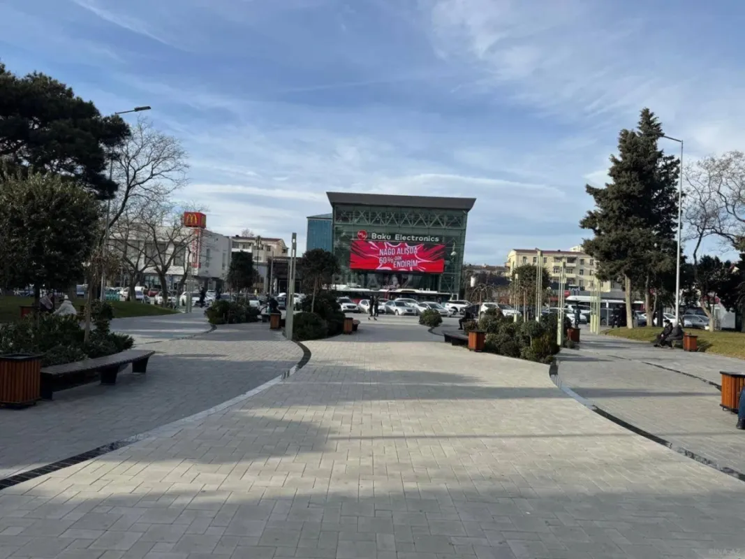 Satılır 4 otaqlı mənzil 210 m²