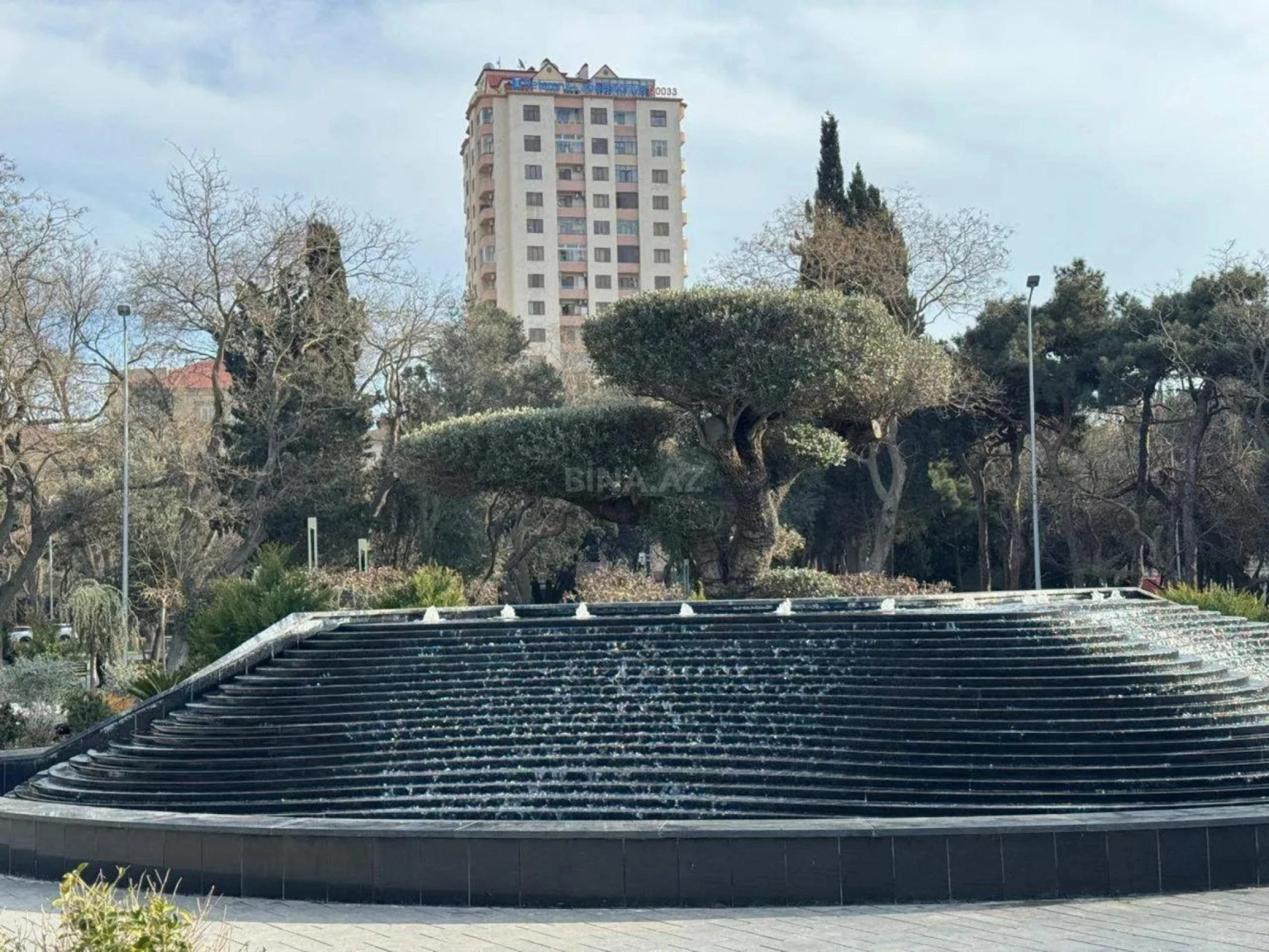 Satılır 4 otaqlı mənzil 210 m²